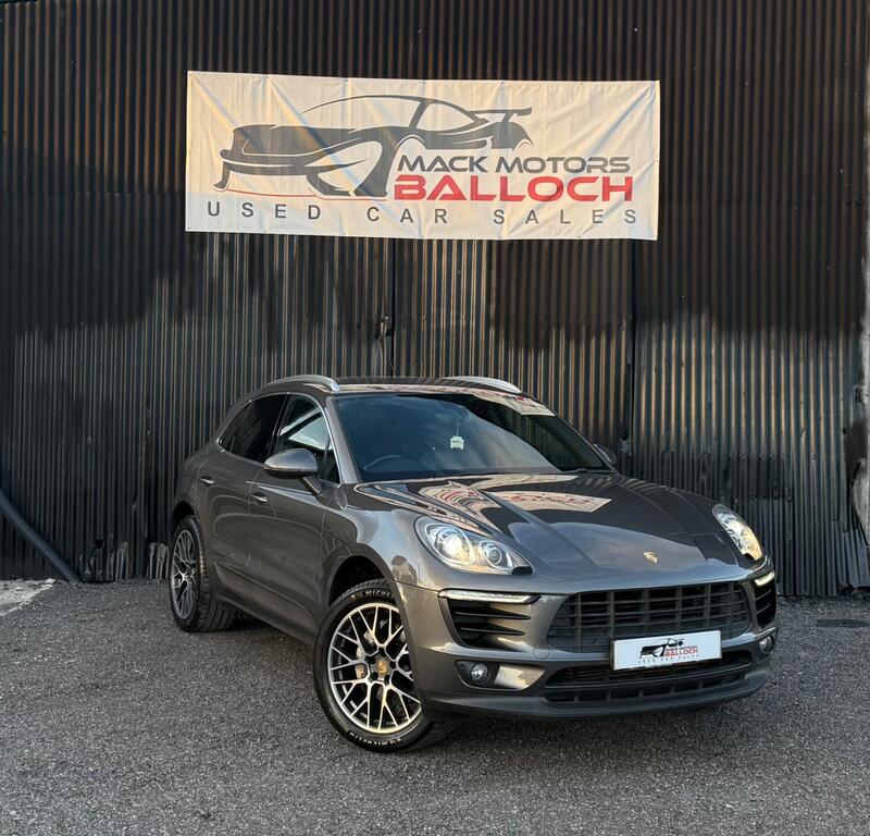 PORSCHE MACAN